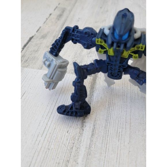 McDonald's 2007 blue Lego Bionicle toy figure - Picture 3 of 5
